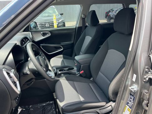 Used 2025 Kia Soul LX w/ LX Technology Package FWD image 34
