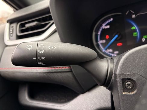 Used 2022 Toyota RAV4 SE w/ Weather & Moonroof Package image 17