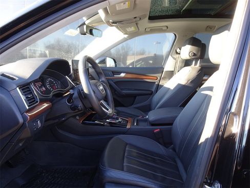 Used 2022 Audi Q5 2.0T Premium w/ Convenience Package image 9