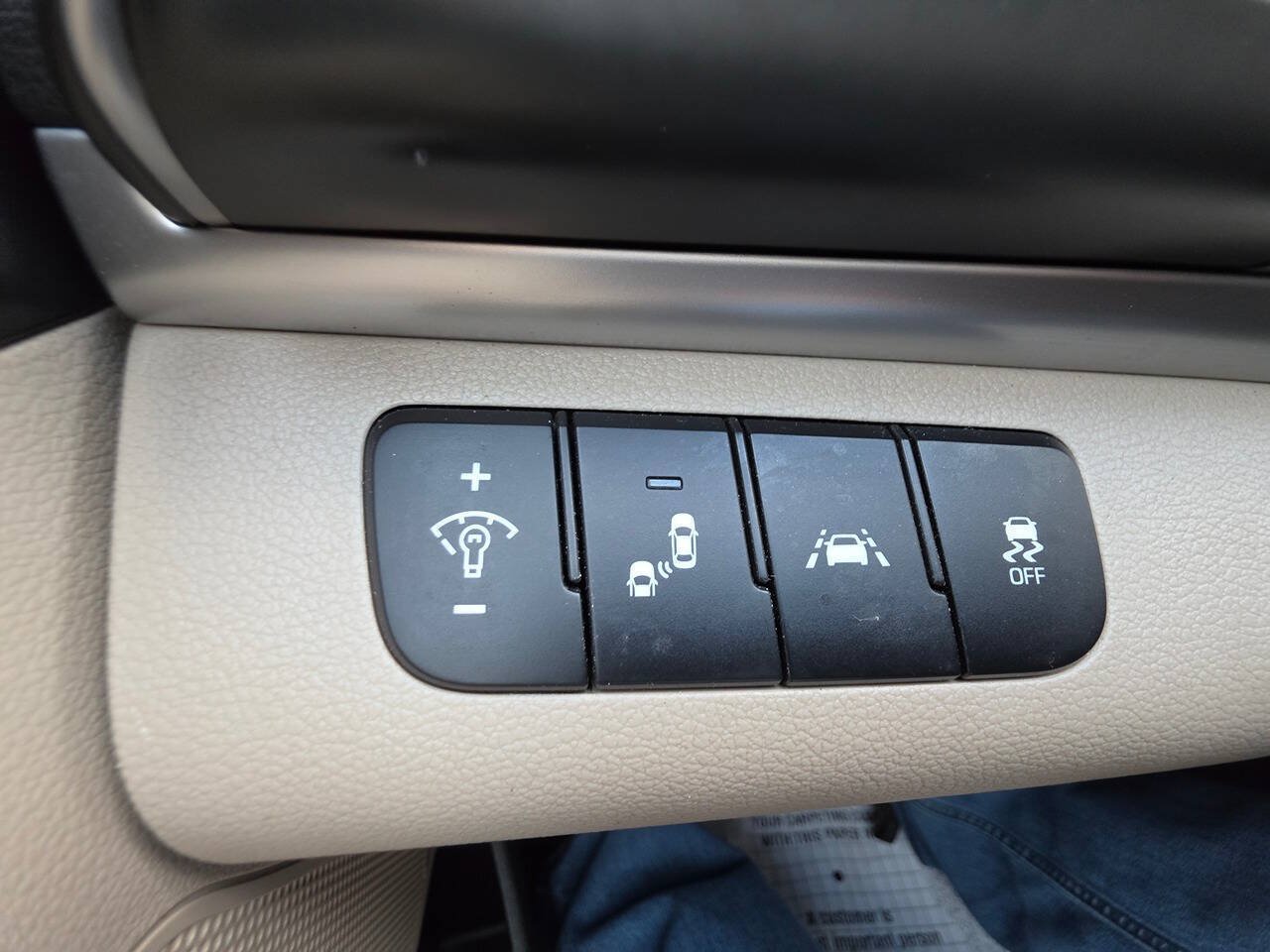 Used 2020 Hyundai Elantra SEL FWD image 29