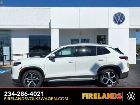 New 2025 Volkswagen Tiguan SE image 12