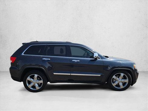 Used 2013 Jeep Grand Cherokee Overland AWD/4WD image 4