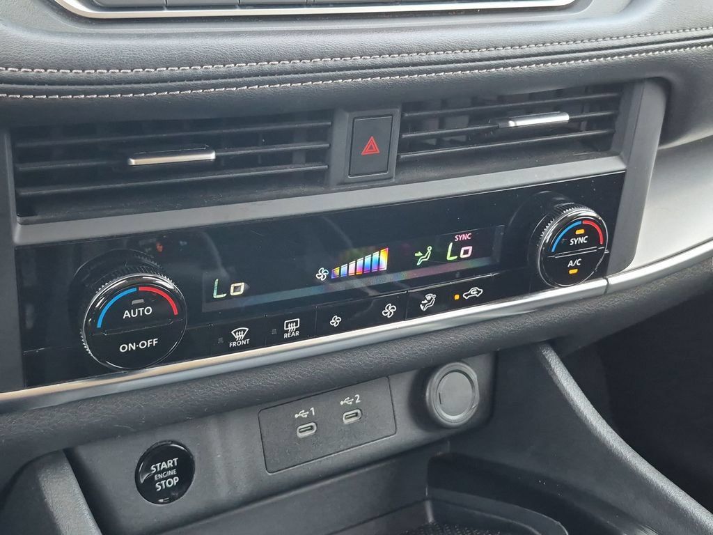 Certified 2024 Nissan Rogue SV FWD image 22