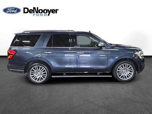 Used 2022 Ford Expedition Platinum AWD/4WD image 5