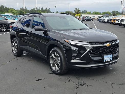 New 2026 Chevrolet Trax LT w/ Driver Confidence Package FWD image 8