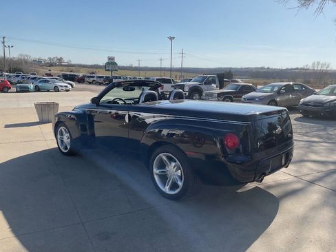 Used 2005 Chevrolet SSR w/ Preferred Equipment Group RWD image 7