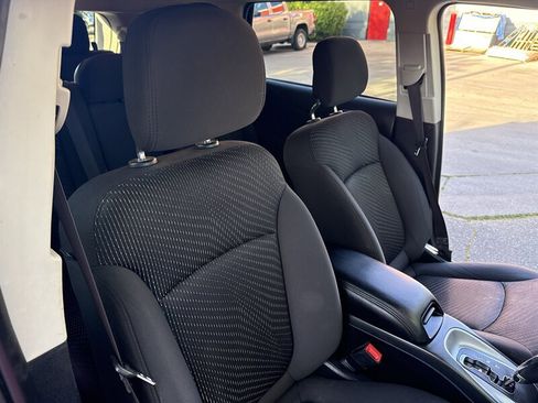 Used 2017 Dodge Journey SE w/ Flexible Seating Group FWD image 30