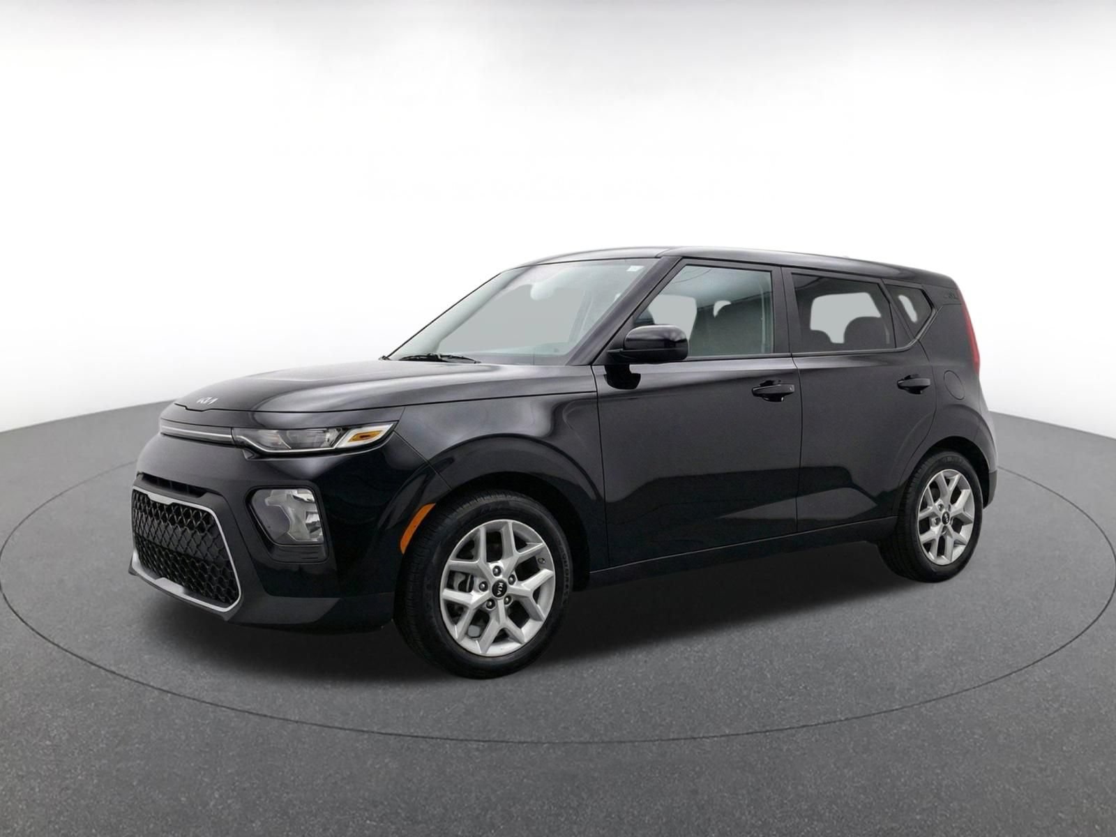 Used 2025 Kia Soul LX w/ LX Technology Package FWD image 3