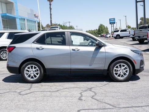 Used 2024 Chevrolet Equinox LS w/ LS Convenience Package FWD image 4