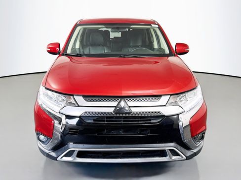 Used 2019 Mitsubishi Outlander SE image 2