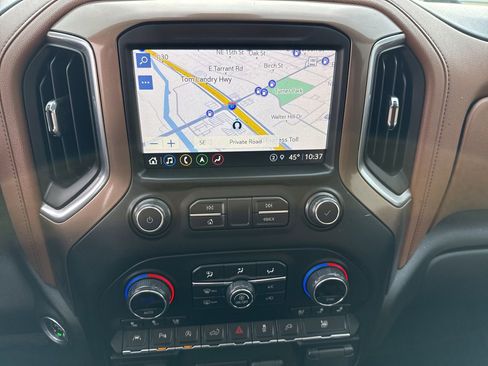 Used 2021 Chevrolet Silverado 1500 High Country w/ Technology Package image 24