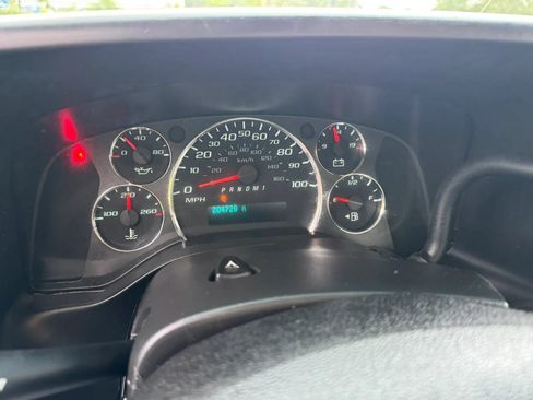 Used 2016 Chevrolet Express 4500 RWD image 12