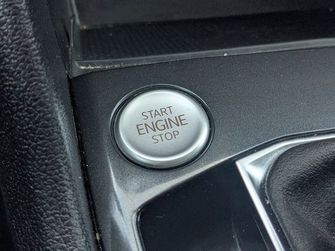 Used 2024 Volkswagen Tiguan SE image 28