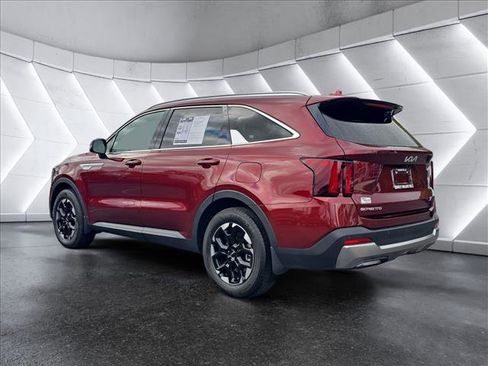 Used 2025 Kia Sorento S image 3
