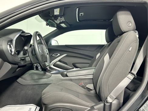 Used 2021 Chevrolet Camaro LT w/ Technology Package image 25