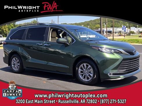 Used 2022 Toyota Sienna XLE FWD image 1