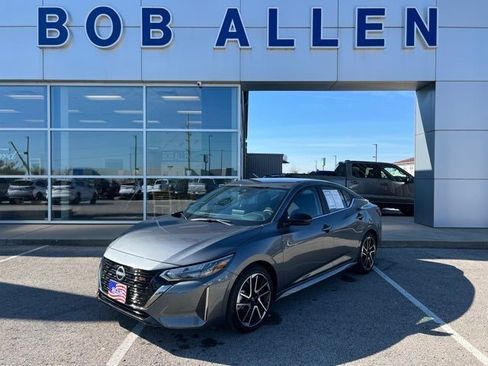 Used 2025 Nissan Sentra SR image 1