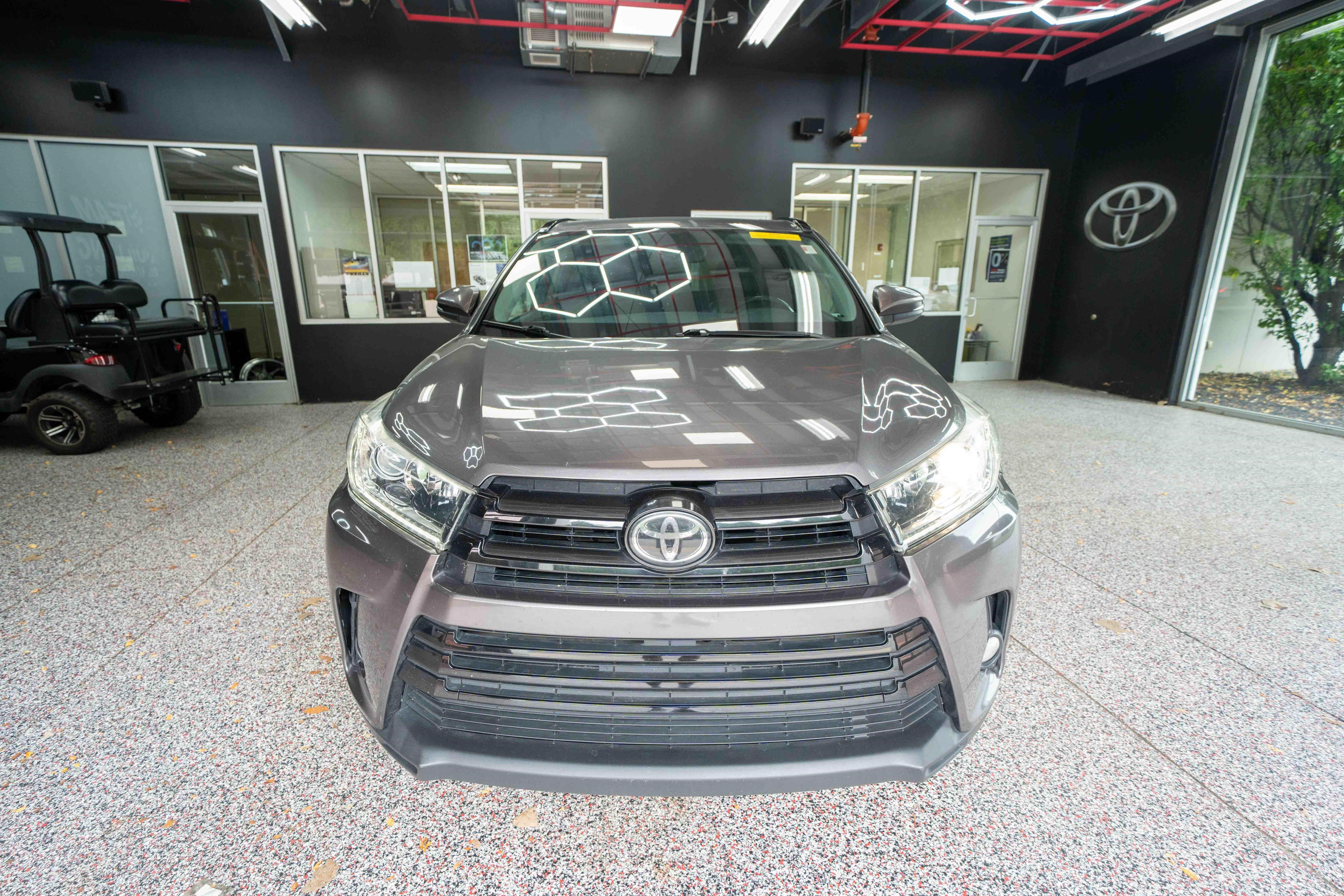 Used 2017 Toyota Highlander SE AWD/4WD image 6