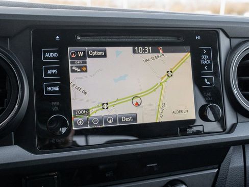 Used 2017 Toyota Tacoma TRD Sport w/ Tow Package (A/T) image 12