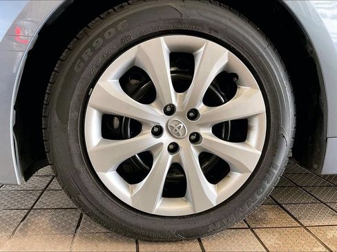 Used 2024 Toyota Corolla LE FWD image 31
