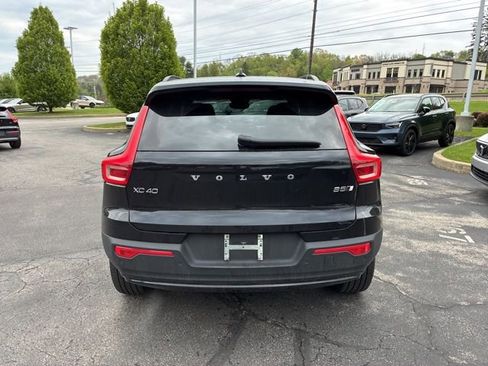 Used 2023 Volvo XC40 B5 Plus w/ Climate Package AWD/4WD image 3