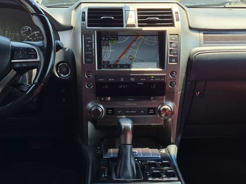 Used 2021 Lexus GX 460 Luxury w/ Sport Design Package AWD/4WD image 29