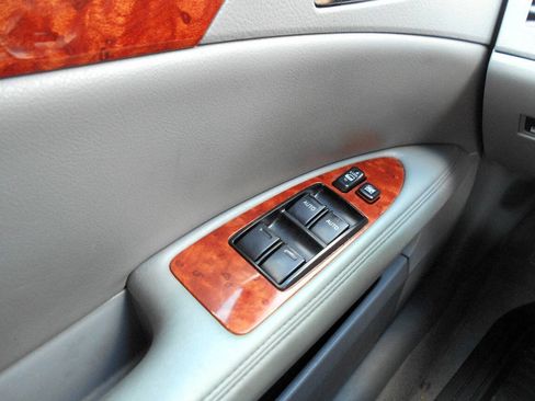 Used 2006 Toyota Avalon XLS FWD image 17