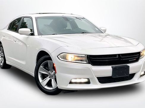 Used 2015 Dodge Charger SXT RWD image 1