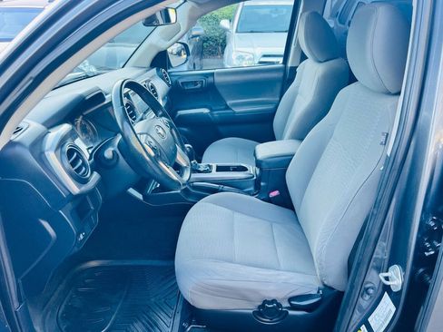 Used 2016 Toyota Tacoma SR5 RWD image 11