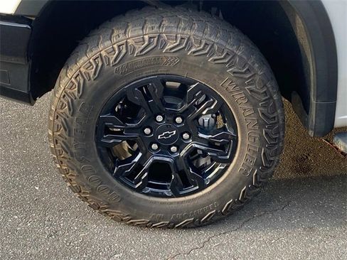 Used 2023 Chevrolet Silverado 1500 ZR2 w/ Technology Package image 6