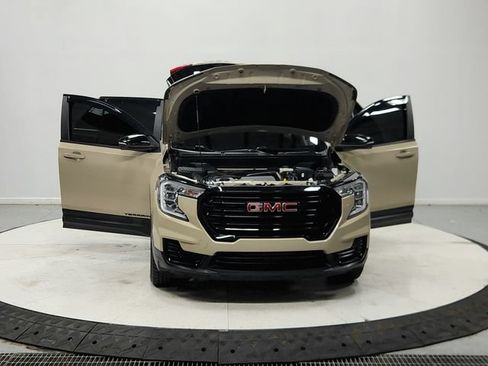 Used 2023 GMC Terrain SLE w/ Driver Convenience Package FWD image 11