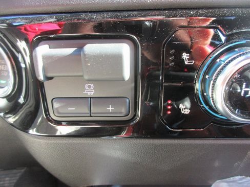 New 2026 GMC Sierra 1500 Elevation image 19