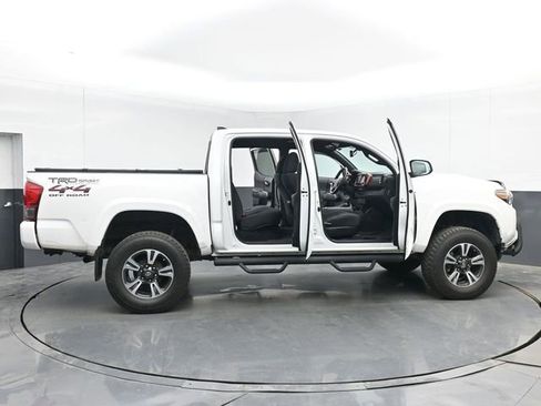 Used 2016 Toyota Tacoma TRD Sport w/ Premium & Technology Package image 50