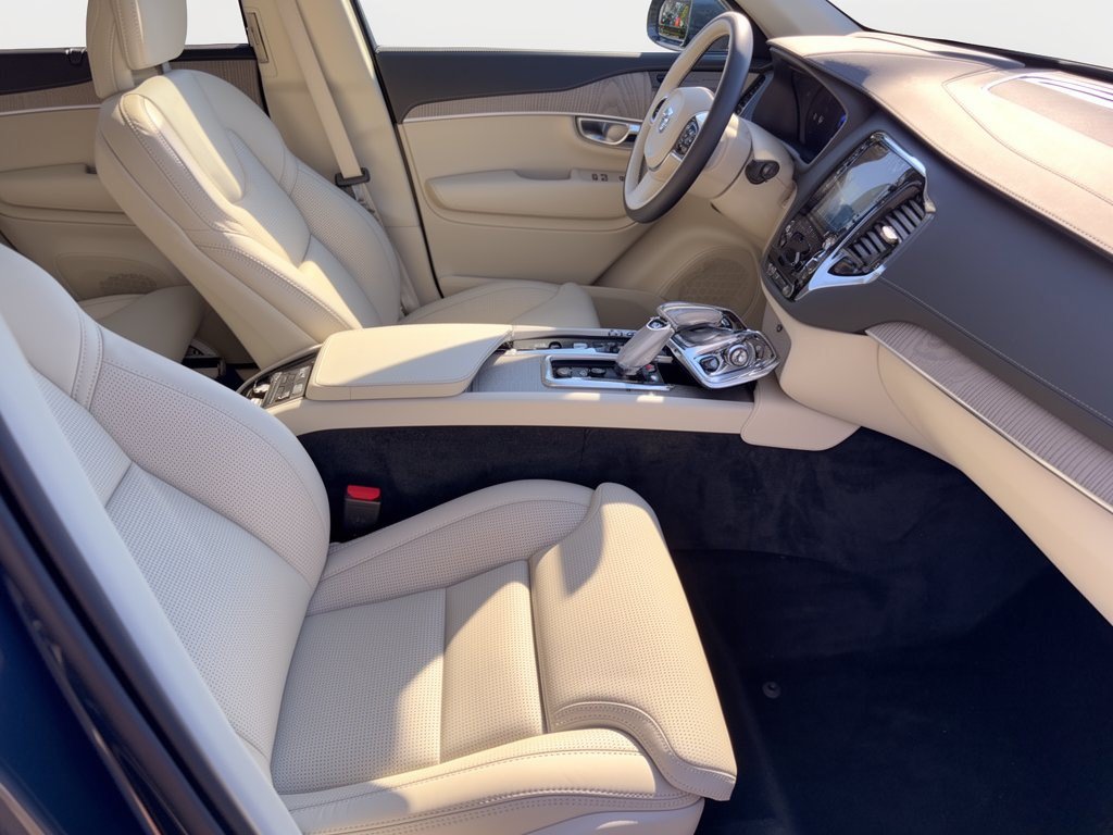 Certified 2025 Volvo XC90 T8 Ultra w/ Protection Package Premier AWD/4WD image 30