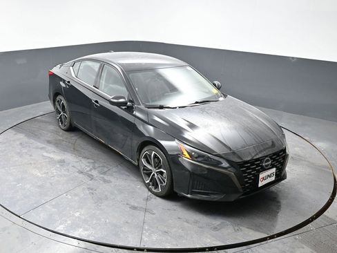 Used 2024 Nissan Altima 2.5 SR image 16