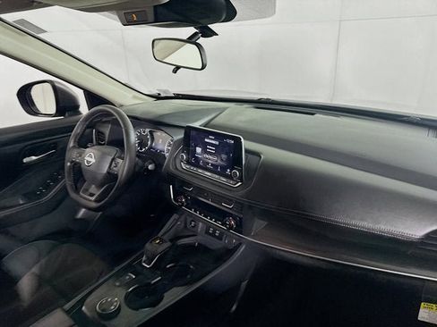 Certified 2026 Nissan Rogue SV image 23