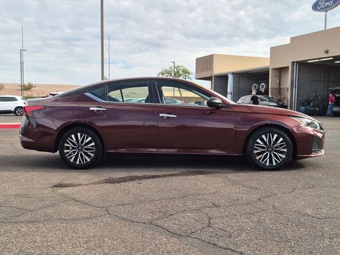 Used 2024 Nissan Altima 2.5 SV FWD image 4