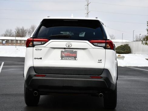 Used 2020 Toyota RAV4 LE image 6
