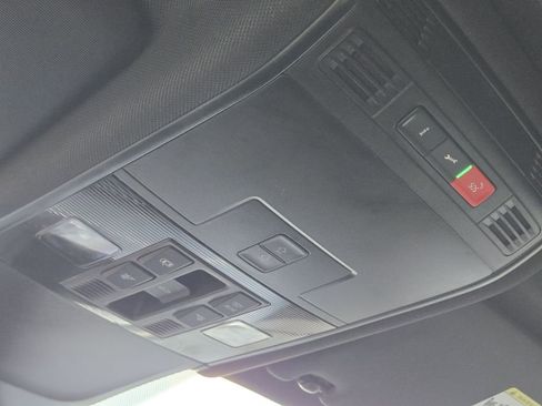 Used 2022 Volkswagen Tiguan SE R-Line FWD image 31