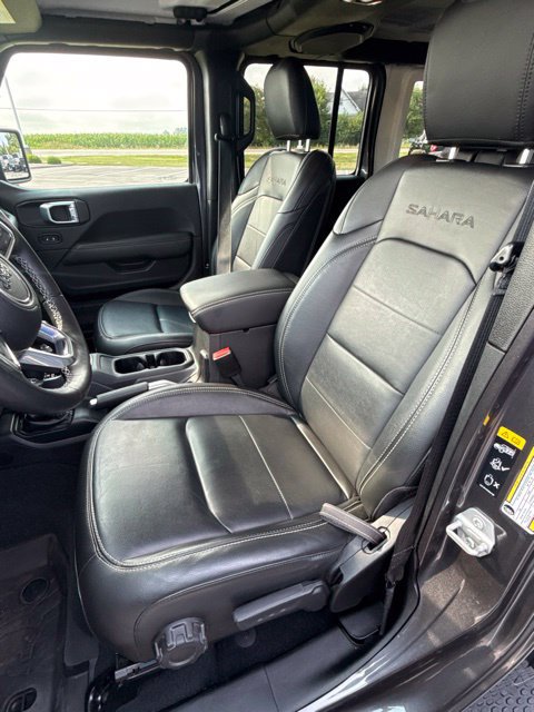 Used 2022 Jeep Wrangler Unlimited Sahara w/ Cold Weather Group AWD/4WD image 16
