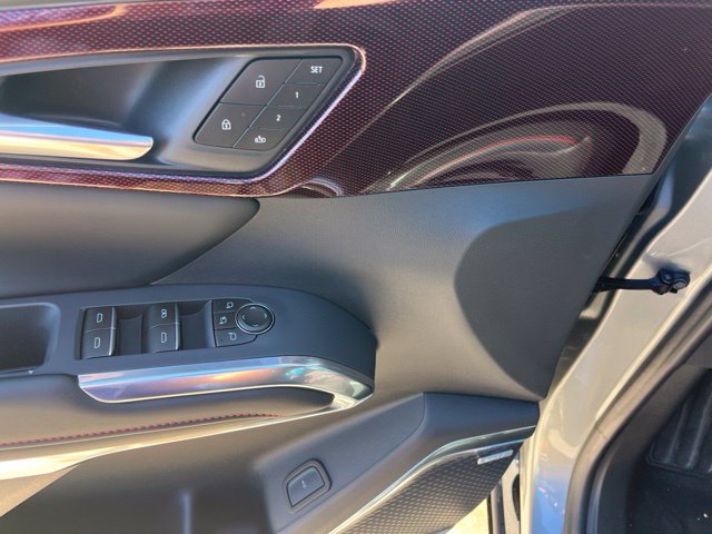 New 2027 Chevrolet Traverse RS w/ LPO, Floor Liner Package FWD image 17