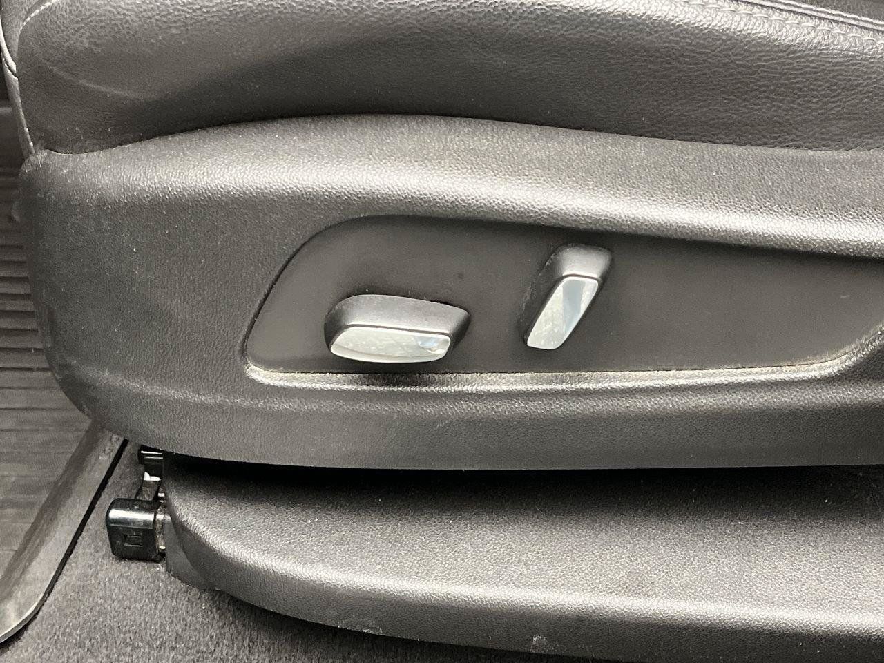 Certified 2023 Cadillac XT5 Luxury AWD/4WD image 10