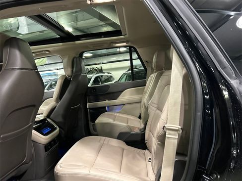 Used 2022 Lincoln Navigator Reserve w/ Monochromatic Package image 23
