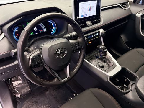 Used 2023 Toyota RAV4 SE image 7