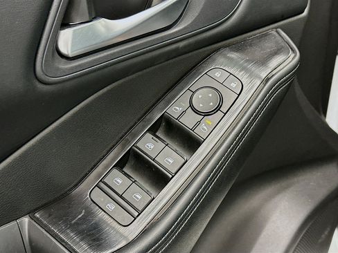 Used 2025 Nissan Rogue SV image 15