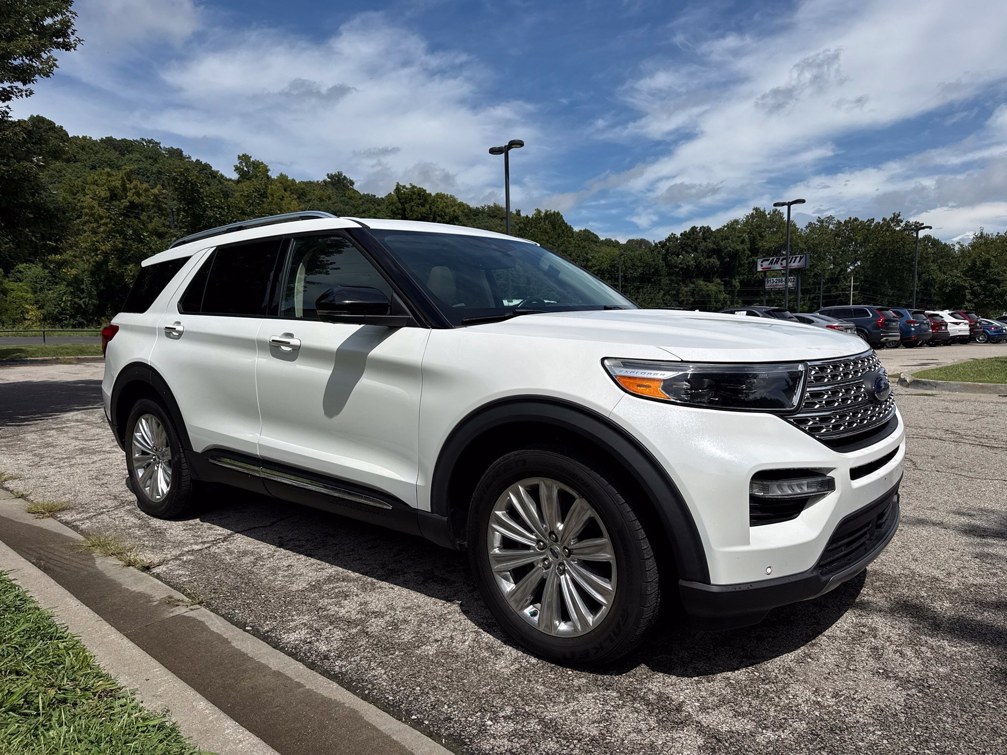 Used 2020 Ford Explorer Limited AWD/4WD image 3