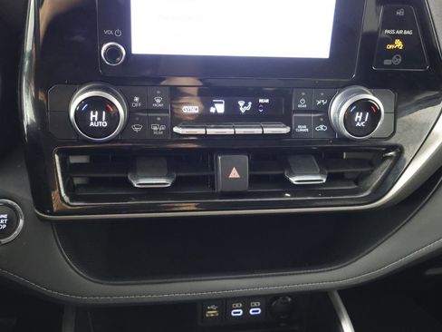 Used 2023 Toyota Highlander L image 17