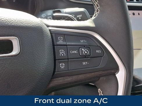 Used 2023 Jeep Grand Cherokee L Limited AWD/4WD image 8