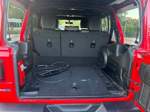 Used 2023 Jeep Wrangler Unlimited Sahara w/ Cold Weather Group image 14