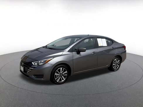 Used 2025 Nissan Versa SV FWD image 8